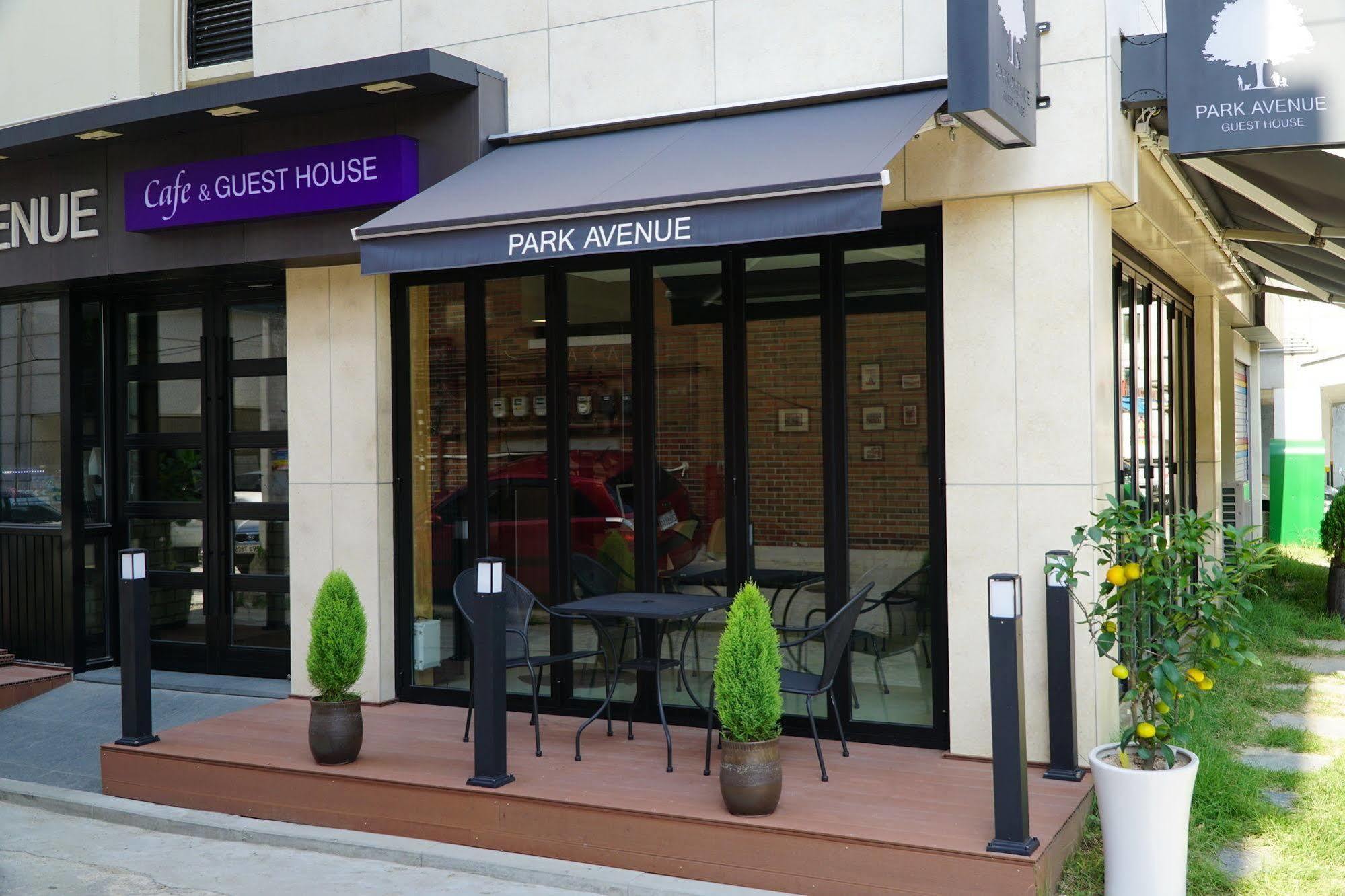 Park Avenue Hostel Seoul Bagian luar foto