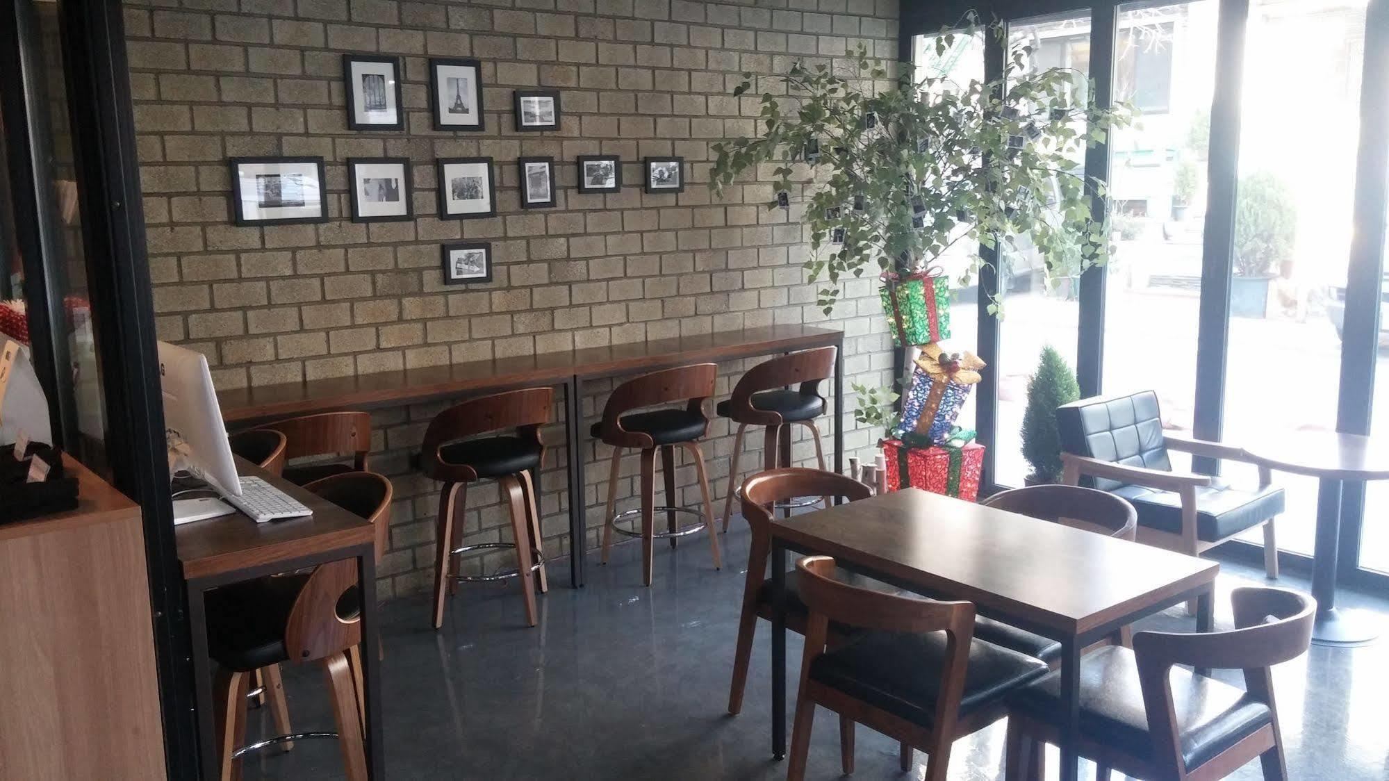 Park Avenue Hostel Seoul Bagian luar foto